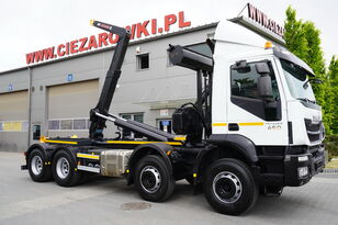 IVECO Trakker 450 8x4 HIAB Multilift XR26S hooklift  camión con gancho