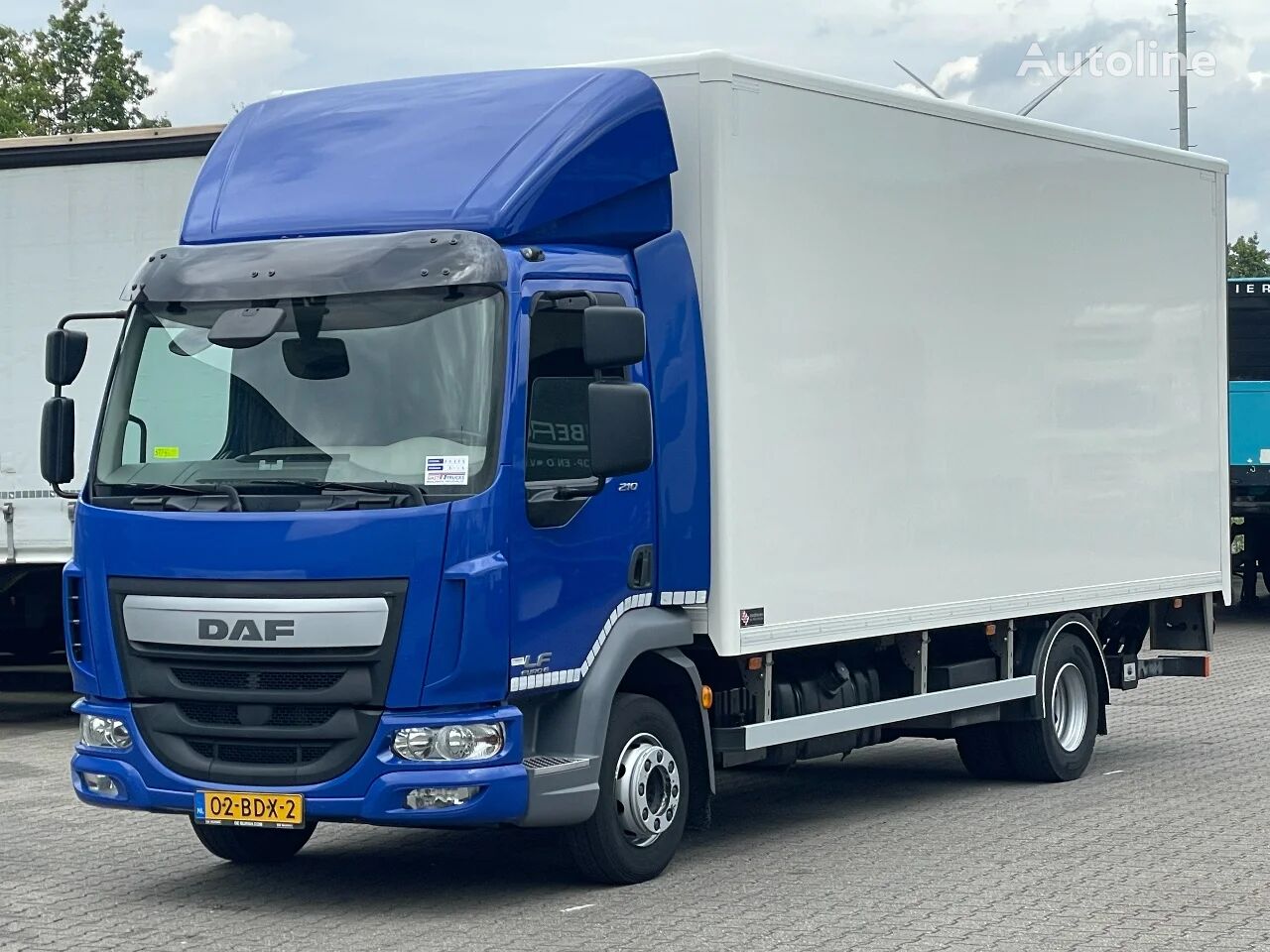 DAF LF 210 Gesloten Opbouw ZIJ-deur + Laadklep camión furgón