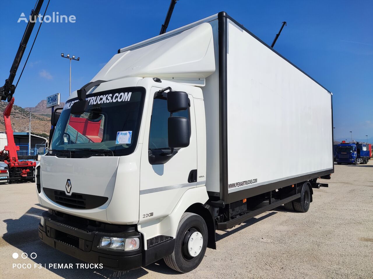 Renault MIDLUM 220 DXI FURGON CERRADO 12T 4X2 EURO 5 camión furgón