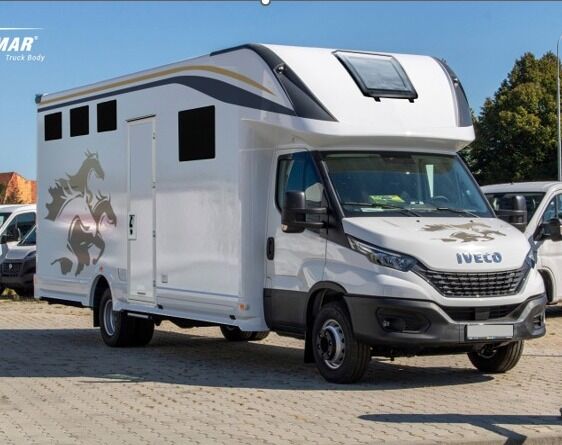 IVECO transportador de caballos nuevo
